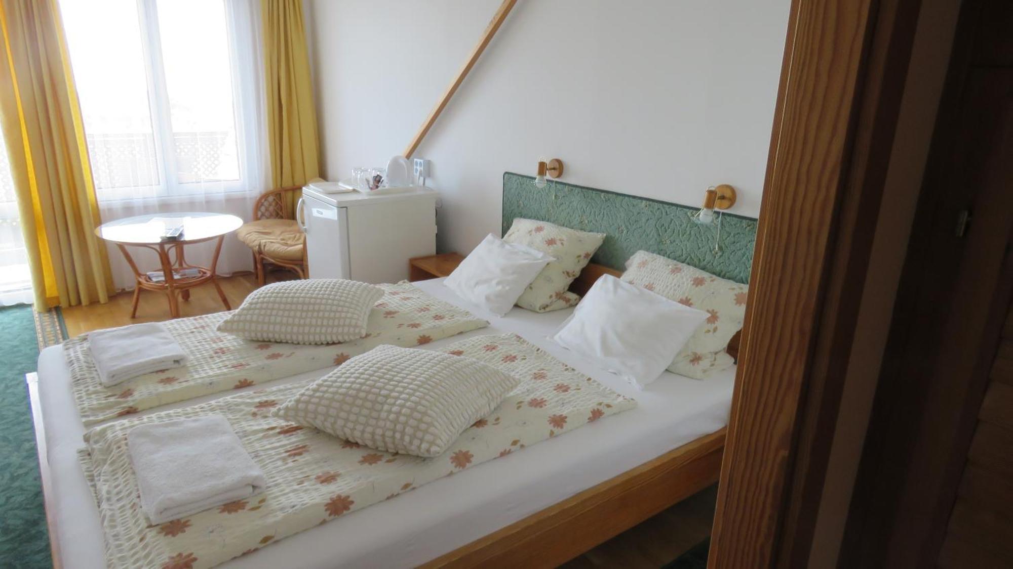Prima Porta Vendeghaz Hotel Balatonalmádi Екстериор снимка