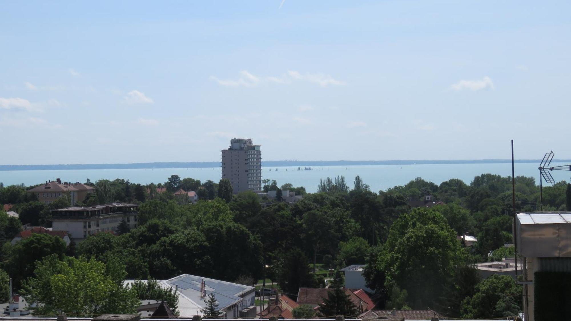 Prima Porta Vendeghaz Hotel Balatonalmádi Екстериор снимка