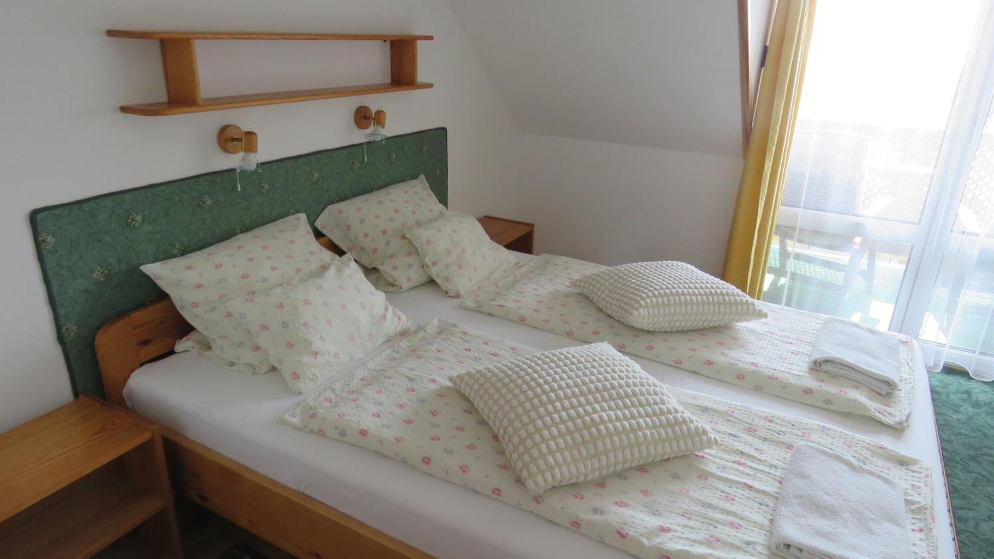 Prima Porta Vendeghaz Hotel Balatonalmádi Екстериор снимка