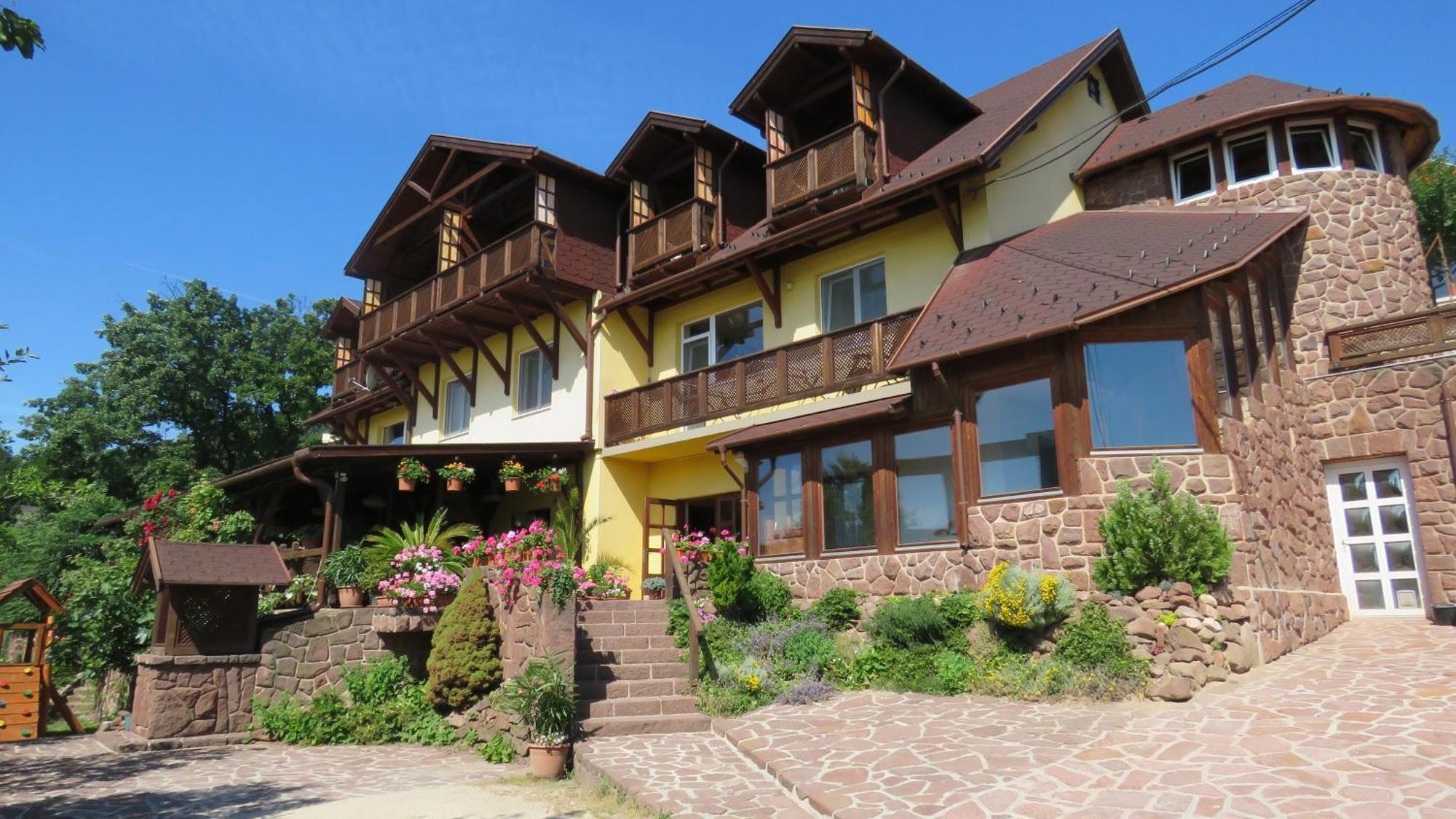 Prima Porta Vendeghaz Hotel Balatonalmádi Екстериор снимка
